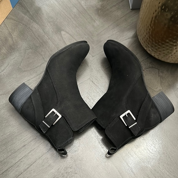 Vionic Women's Sienna Boots - Picture 7 of 11